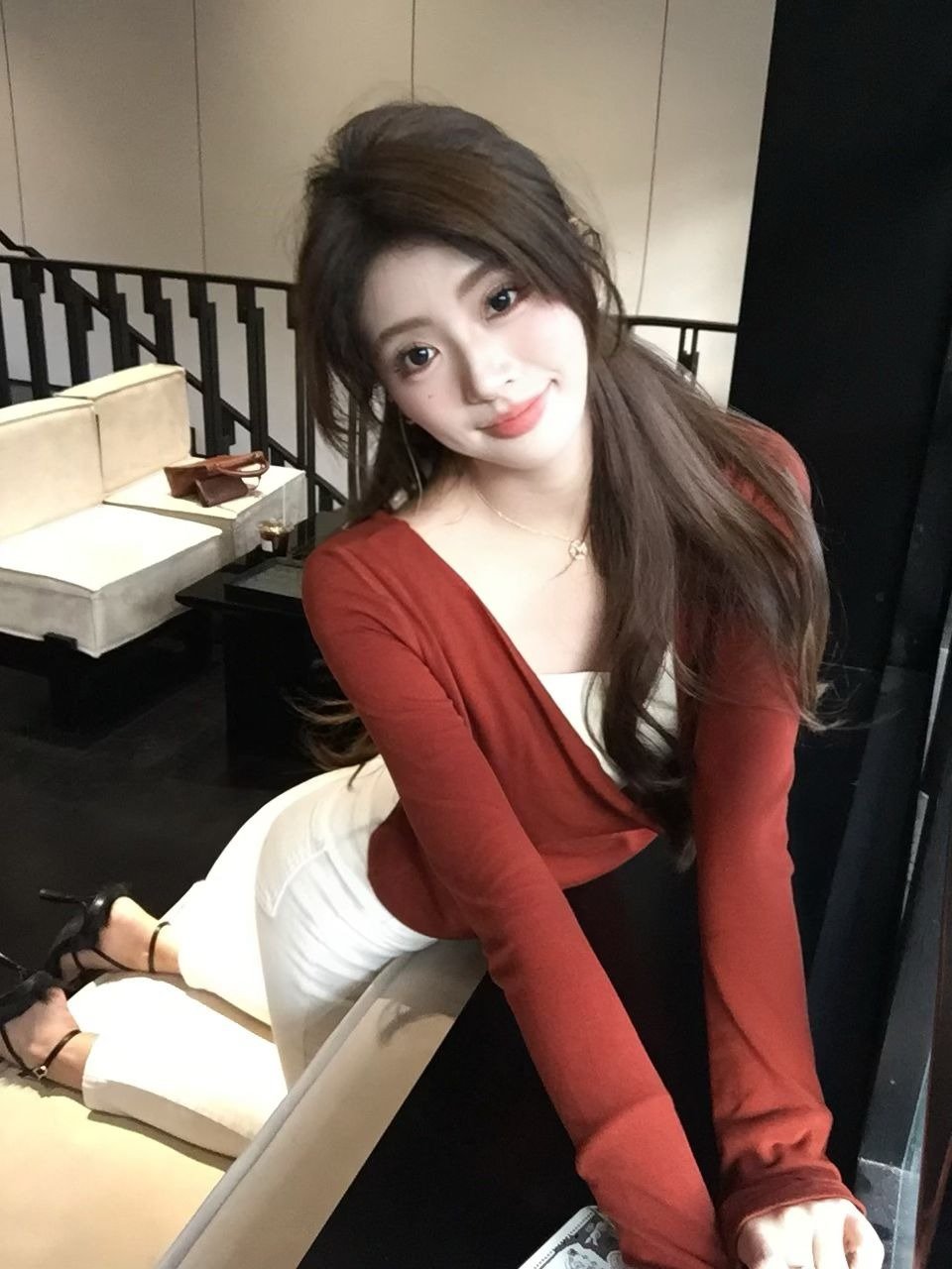 法式焦糖色荡领修身打底衫上衣女早春穿搭御