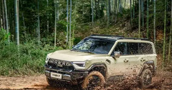 华为加持的“狠角色”！猛士M817：城里野地都能打