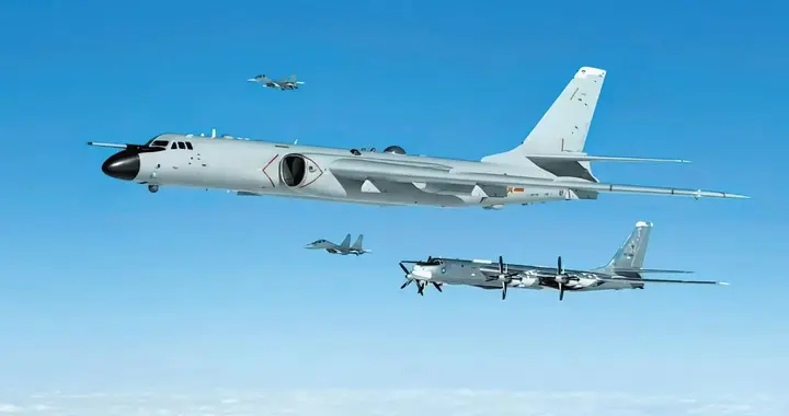 中方措辞重大变化，中俄轰炸机贴着近海东西包抄，明确冲着日本来