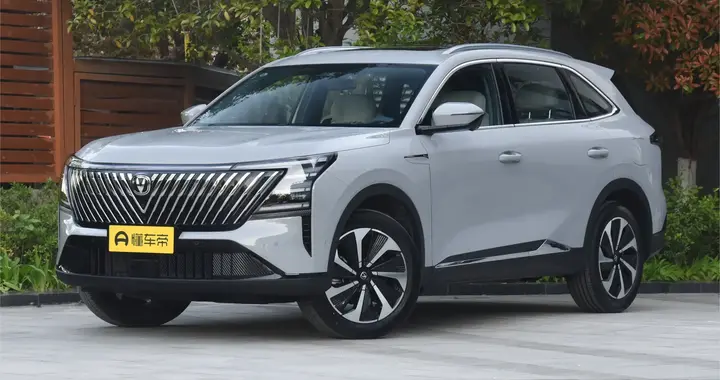 10万级混动SUV：一箱油能跑1500公里，城区油耗3.98L，动力还快？