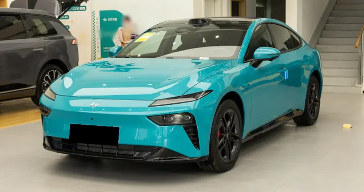 更时尚更激进，东风奕派eπ007+该有的全都有，预售14.99万起