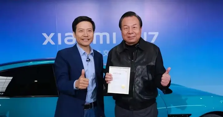 前首富的弟弟李晓林见阎维文，欲拍卖名人签名的小米汽车捐李亚鹏