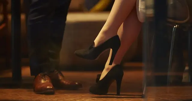 办公室男女，嘴上拒绝办公室恋情，最后偏偏栽在公司里