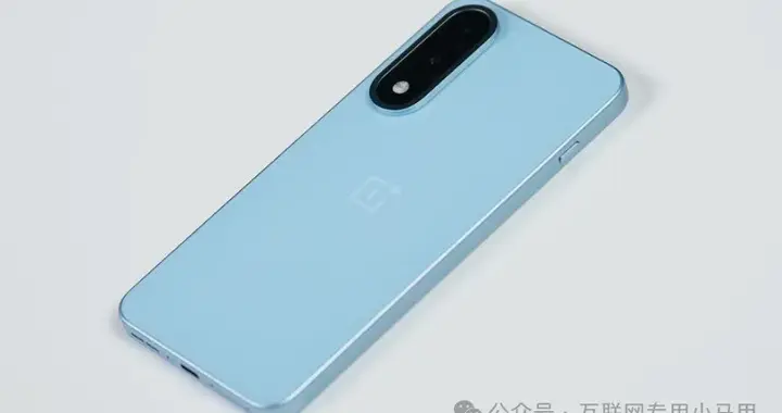这三款手机名字都带“至尊版”，列出配置差异，选谁一目了然