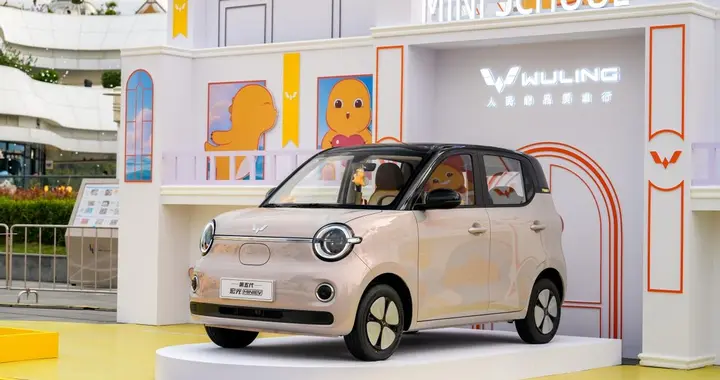 满级进化！第五代宏光MINIEV售4.28万起，高颜值四门+301km续航