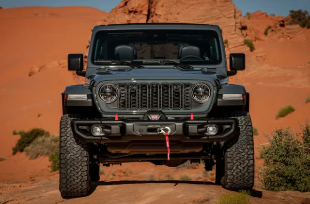 2025款吉普牧马人，造型霸气狂野，2.0L插电混动，纯电续航40km