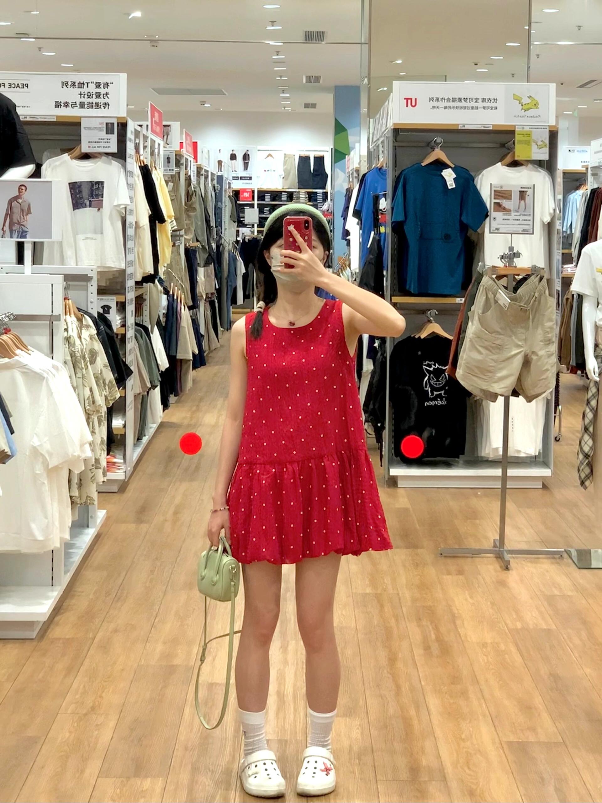 哇靠！这红色波点背心花苞短裙也太美了吧