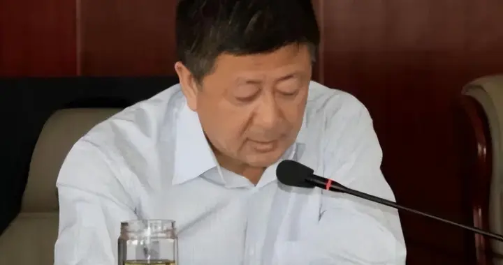 内蒙贪官白海泉：疯狂敛财1.7亿，拉亲哥下水，最终被判无期徒刑