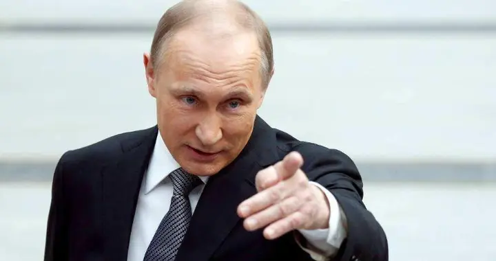 高市早苗抵达美国，还没见到特朗普，俄向日本发出警告，白宫失声