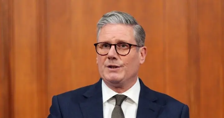 炸锅！英国前驻美大使卷入爱泼斯坦案，斯塔默急令调查还想摘头衔