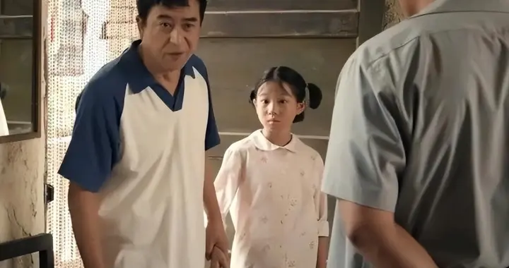 《主角》：看懂易青娥的童年，才明白她被人泼饭菜时为何一声不吭