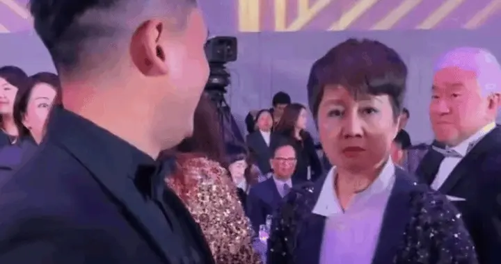 奚梦瑶的婆婆梁安琪变脸好快看起来好凶，表情一秒切换堪比老戏骨