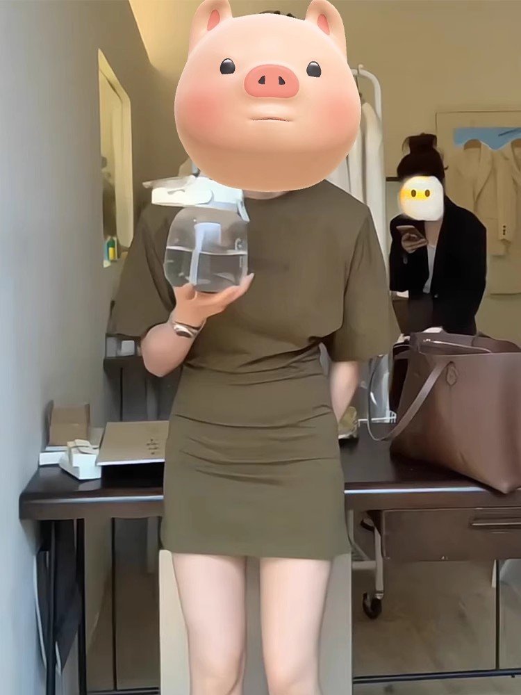 小个子修身收腰包臀短裙miu里miu气穿