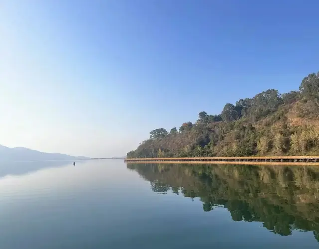 上班而已，别太拼命，别太卷，就一份工作而已。