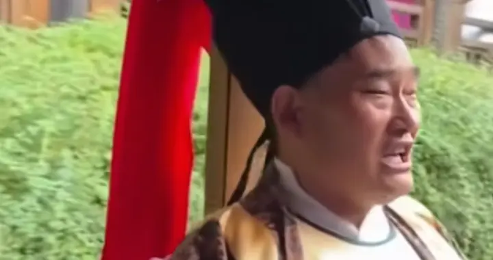 郭德纲事件还没平息，朱之文又踩红线，在台儿庄的表现令人恶心！