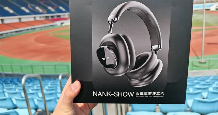 出街潮品与音乐盛宴的双重奏——南卡Show灵动屏头戴耳机深度体验