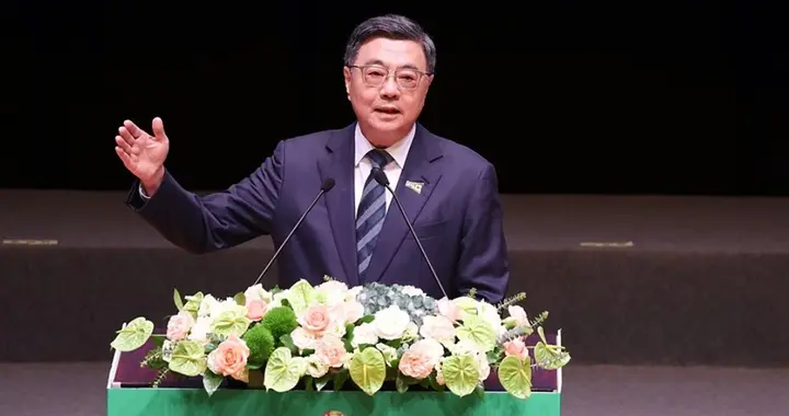 翁晓玲开斩卓荣泰 提案冻结卓4个月薪水 批食安处理失当已不适任