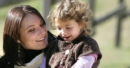 重庆女子8年前与陌生男人生子，八年后带娃寻父！