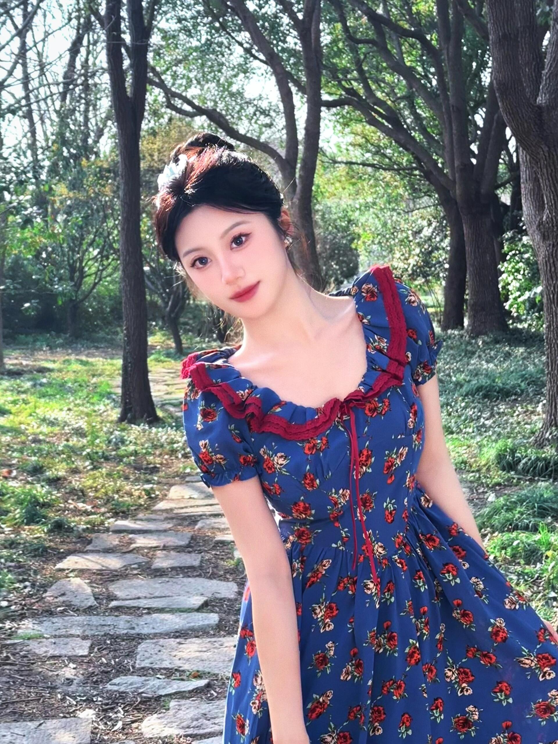 救命！好绝美的蓝色碎花气质长裙~