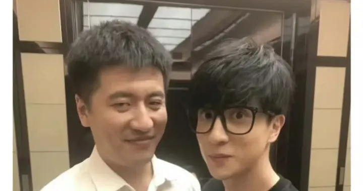 好友曝张雪峰遗容状态！化了妆像欧巴，黑眼圈遮不住，薛之谦发文