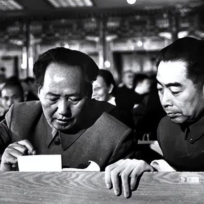 时历文：周恩来病情危急后奇迹苏醒，反复抚