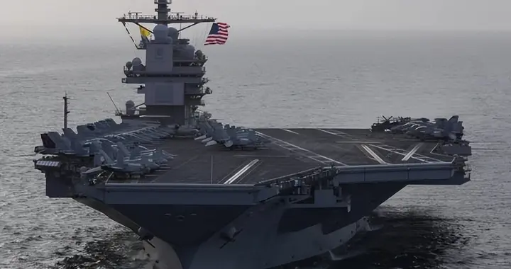 美军战力频频拉胯，厕所危机刚落幕，福特号又突发火情