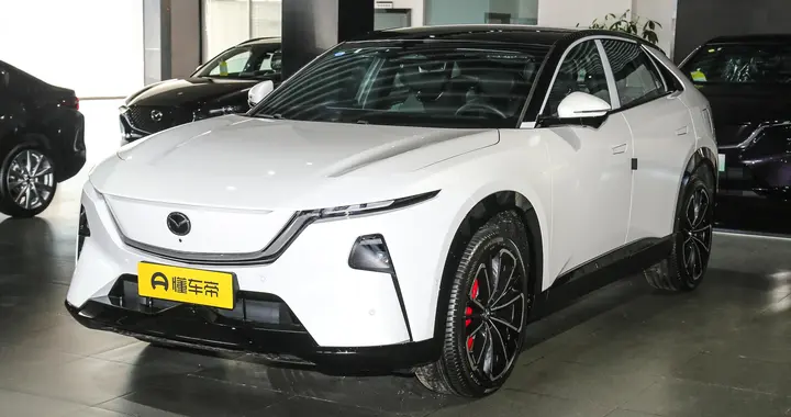 马自达杀红眼了！多重补贴，配置拉满不加价，年轻人没白等