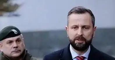 波兰与法国走到了一块