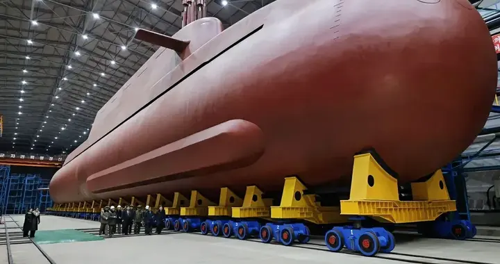 朝鲜又干了一件大事，宣称已造了一艘8700吨级战略导弹核潜艇！