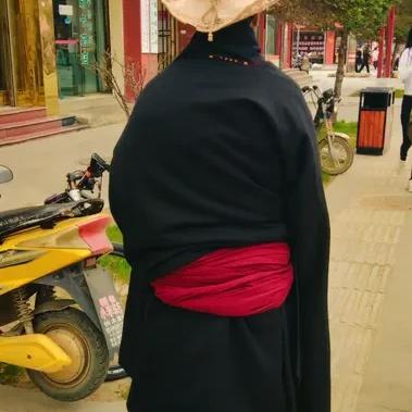 刘建付：两车剐蹭藏族大哥坚持赔偿 女子婉