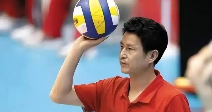 68岁陈忠和退隐后近况：二婚迎娶前女排选手，四口之家很幸福