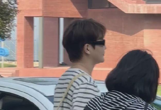 阿那亚偶遇孙坚，面部僵硬下巴太尖，近照被指越来越“姨化”