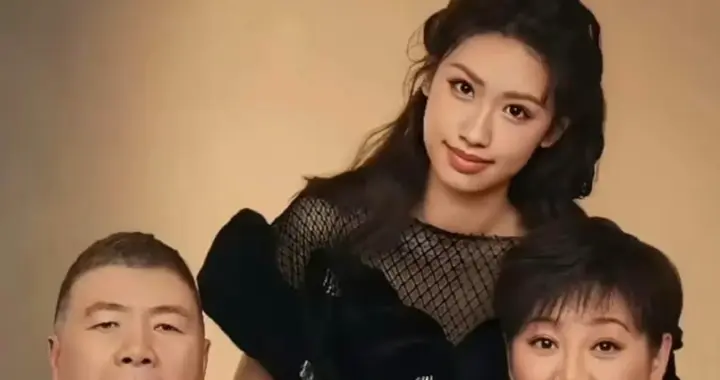 冯小刚把徐帆照片删光，转头狂捧养女，这波操作我看愣了