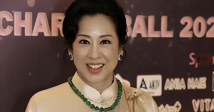 霍家女主人态度变了，霍震霆回应大婚2天，两个细节暴露霍家处境