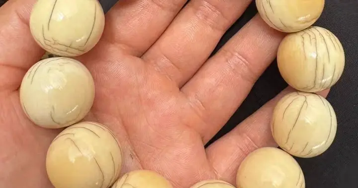 盘玩20年的老牙手串变啥样？