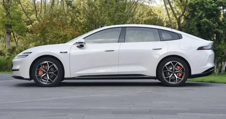 38处储物+656L后备厢，启源A06才是家庭出行神器