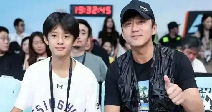 邓超看孙俪长文哭花眼，等等14岁生日被亲到变形，父爱无形