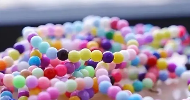 央视揭秘串珠兼职陷阱：购材料包加工返利为诱饵，受害人被骗 40 余万遭商家失联