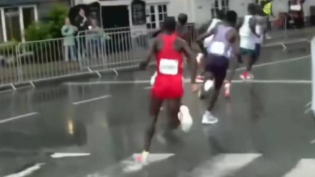 【跑途拾光记】：他摔倒了，马拉松正中间