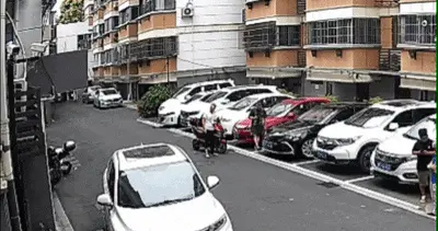 嘉兴一对夫妻激烈争吵！路人差点没命？！