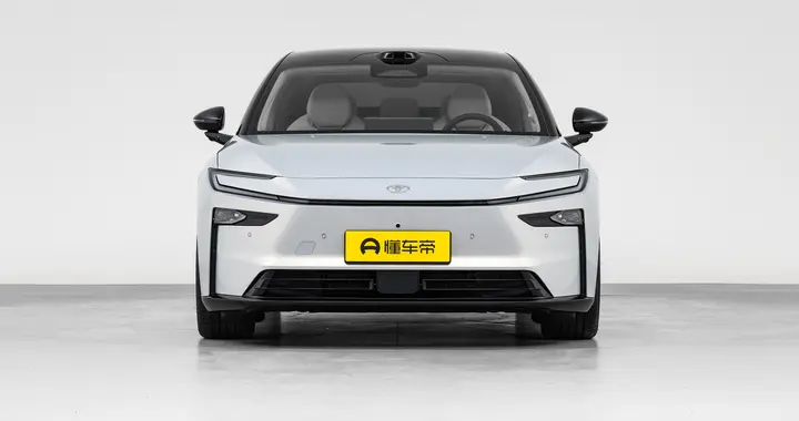 丰田首款纯电旗舰，鸿蒙座舱+空悬，预售不到16万，诚意拉满