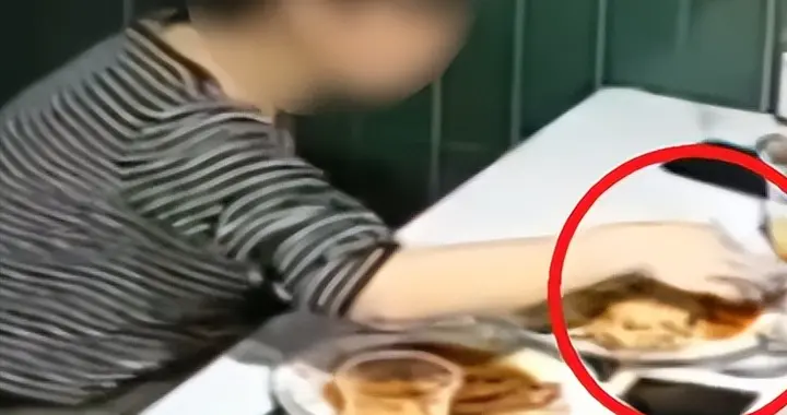 女子白嫖霸王餐后续！老底被扒是惯犯，附近商家都怕她，警方出手
