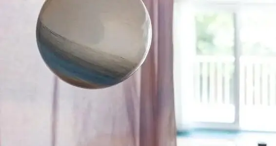 一38岁女子独居54㎡的家，亲自设计装修，其中“月亮墙”太抢眼！