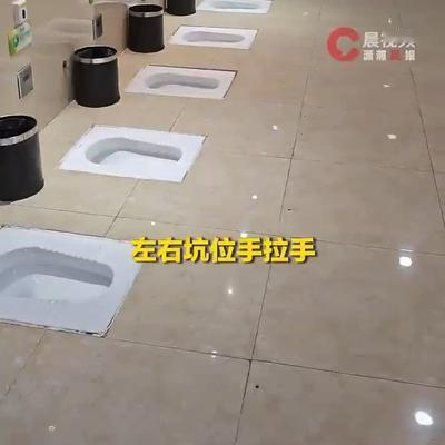 胖老张：一句“左右坑位手拉手如厕”瞬间火