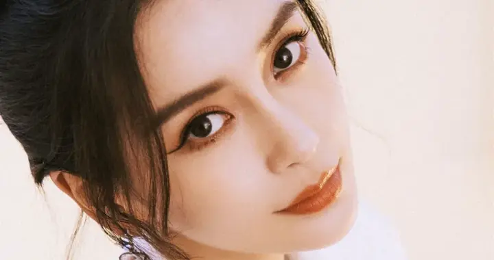 美女壁纸-第6607期-杨颖