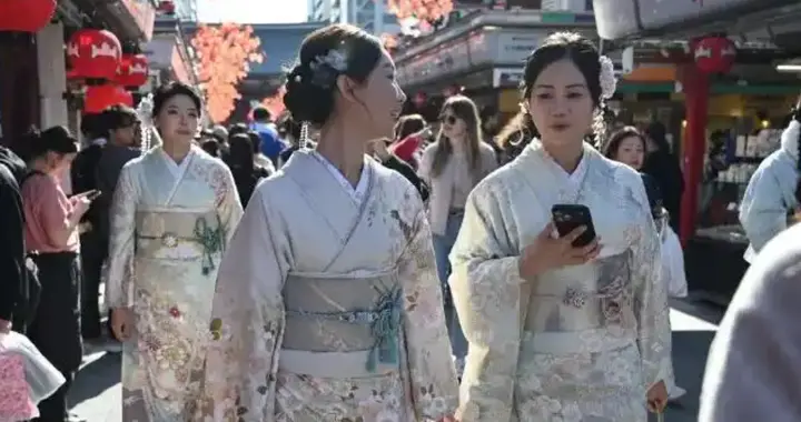 拦不住！三番五次劝勉，航班取消了一半，仍有35万人赴日本消费