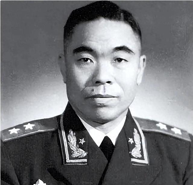 曾泽生从朝鲜回来被毛主席接见后，妻子急问：北京咋就不能待了