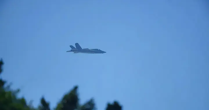 美英100架战机集结，想“猎杀”中国歼35？没想到，首日就出现意外