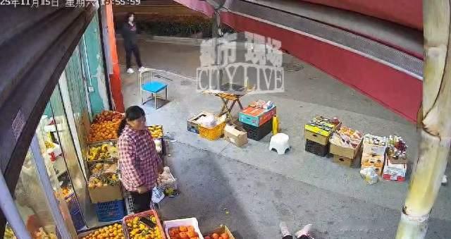 上海一九旬老太与店员发生口角后摔倒在地，当事门店：她是来闹事的