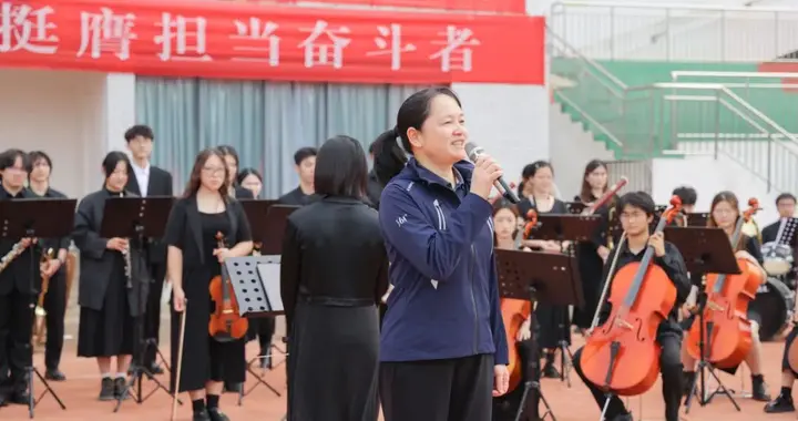 多图直击！近8000名湖工大新生，10公里行军拉练！
